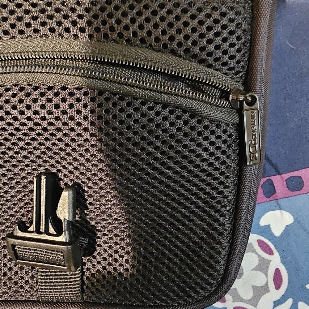 Gaming bag -1 prong missing from closure but closes perfectly